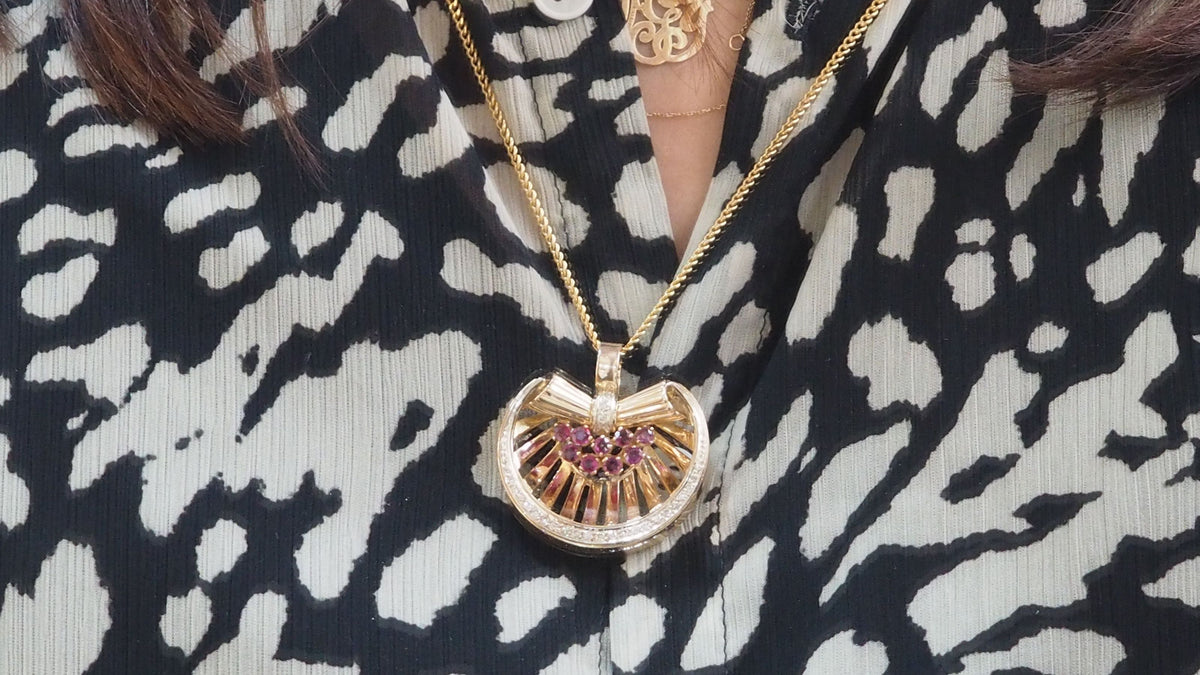 Pendant in yellow gold, rubies and diamonds 
