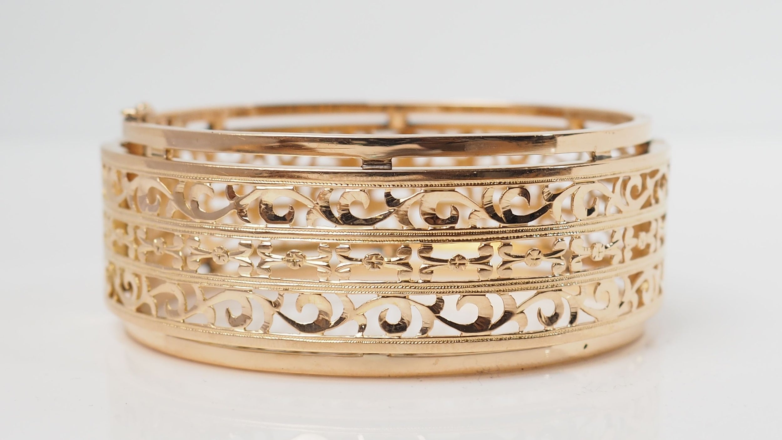 Bracelet Esclave ajouré en or jaune