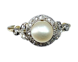 Bague en or 18 carats ornée d’une perle et diamants, époque 1900