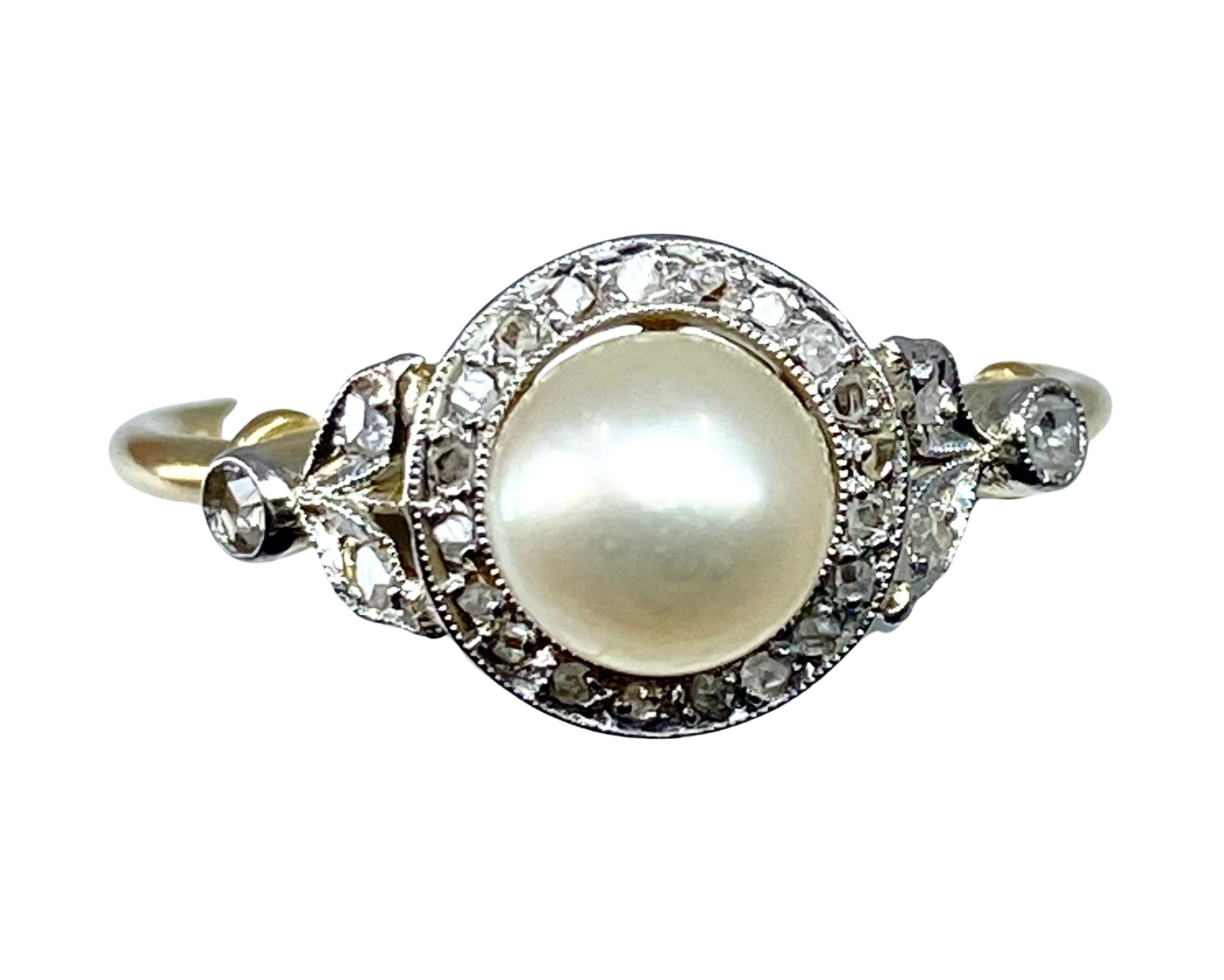 Bague en or 18 carats ornée d’une perle et diamants, époque 1900