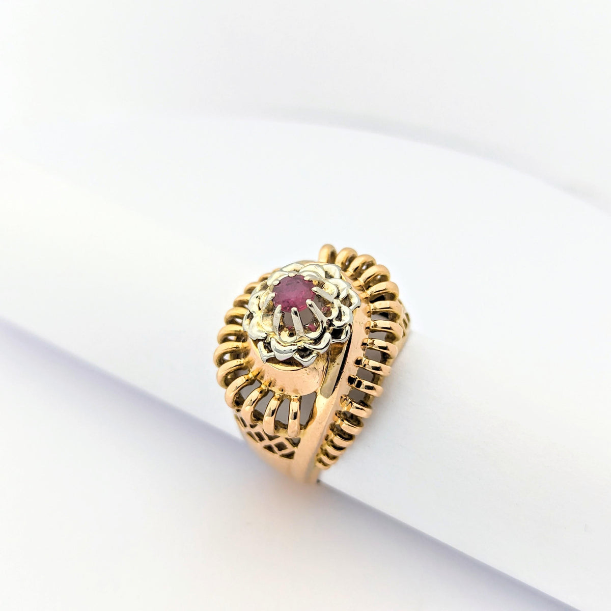Bague or rose et rubis