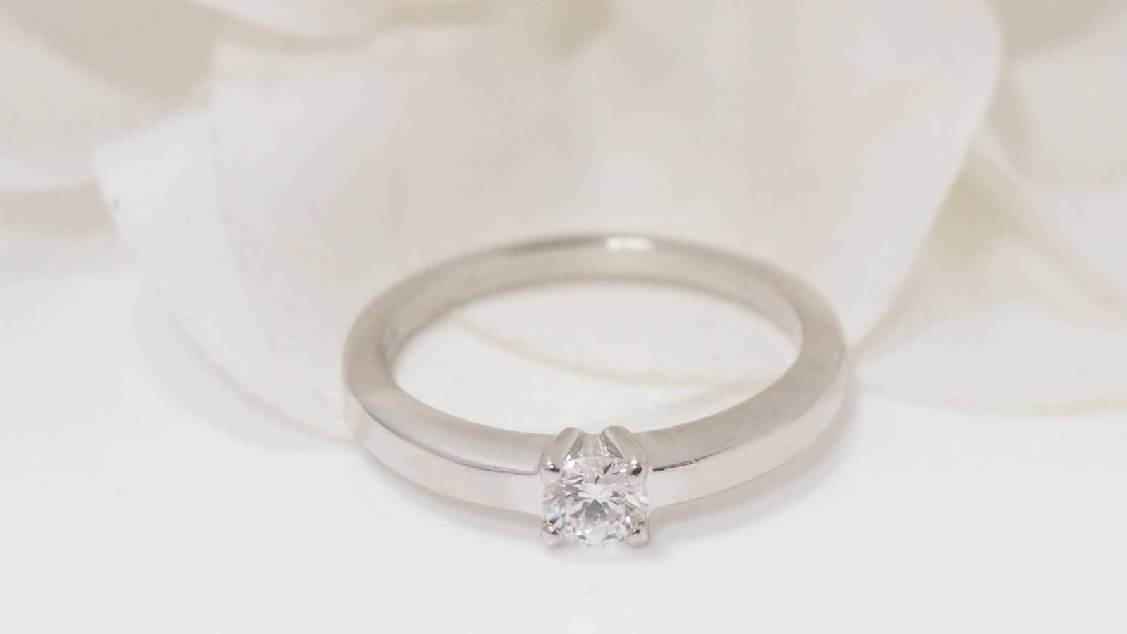 Bague solitaire de Cartier en platine et diamant