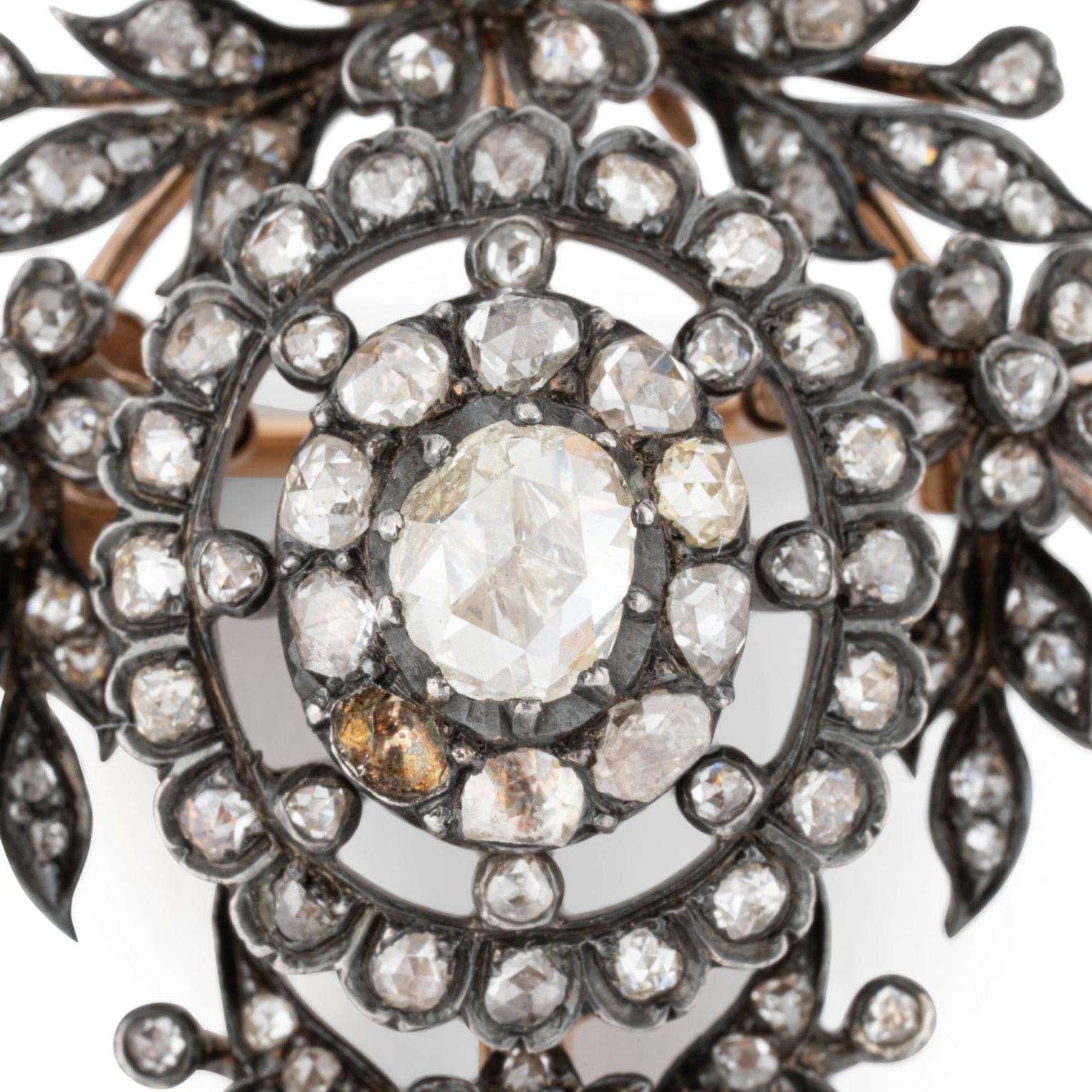 Brooch in yellow gold, silver and diamonds Late 19th century