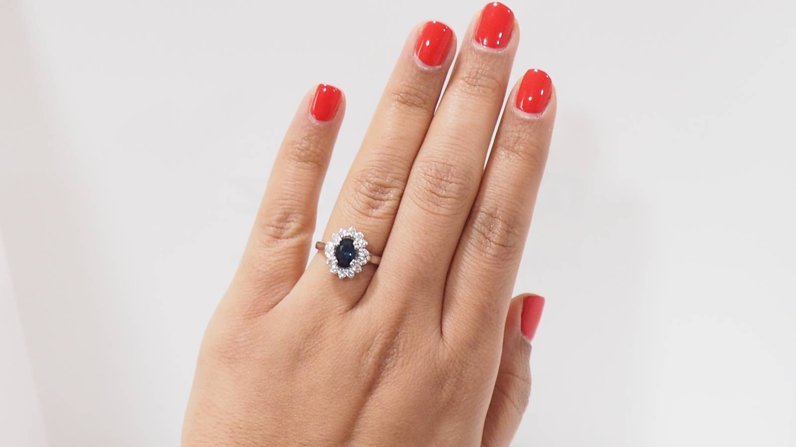 White gold, sapphire and diamond ring 