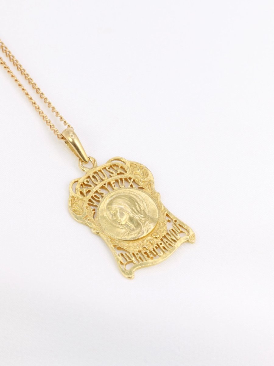 Médaille à la Vierge Marie en or jaune, "Sous vos yeux, vivre et grandir" - Castafiore