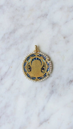 Médaille Vierge Marie émail plique à jour, perles et diamants - Castafiore