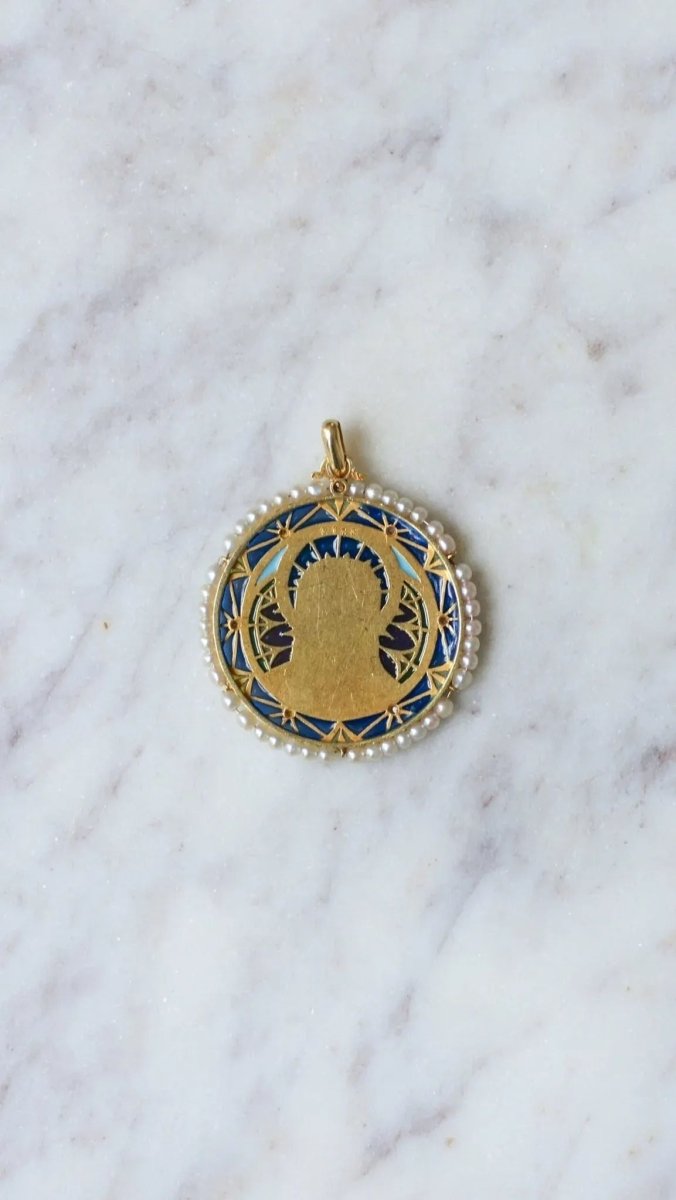Médaille Vierge Marie émail plique à jour, perles et diamants - Castafiore