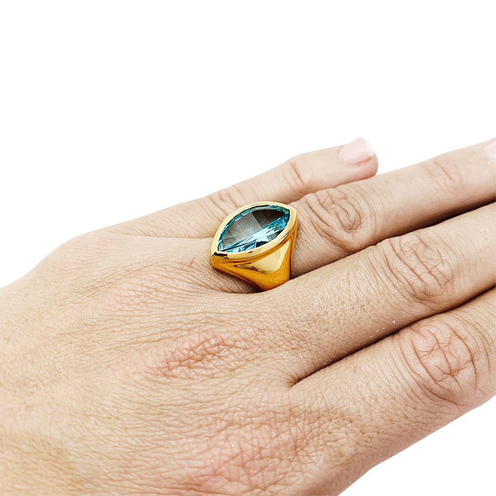 Yellow gold and blue topaz ring