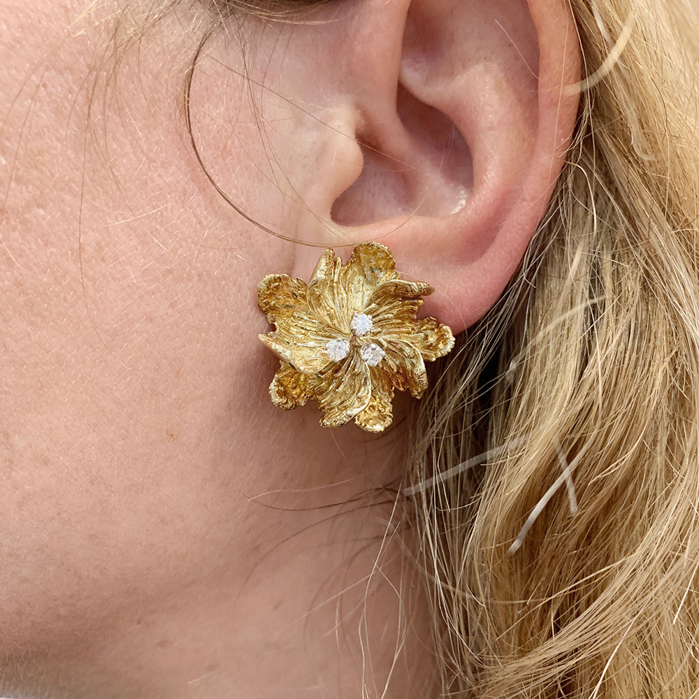 BOUCHERON “Fleurs” earrings in yellow gold and diamonds