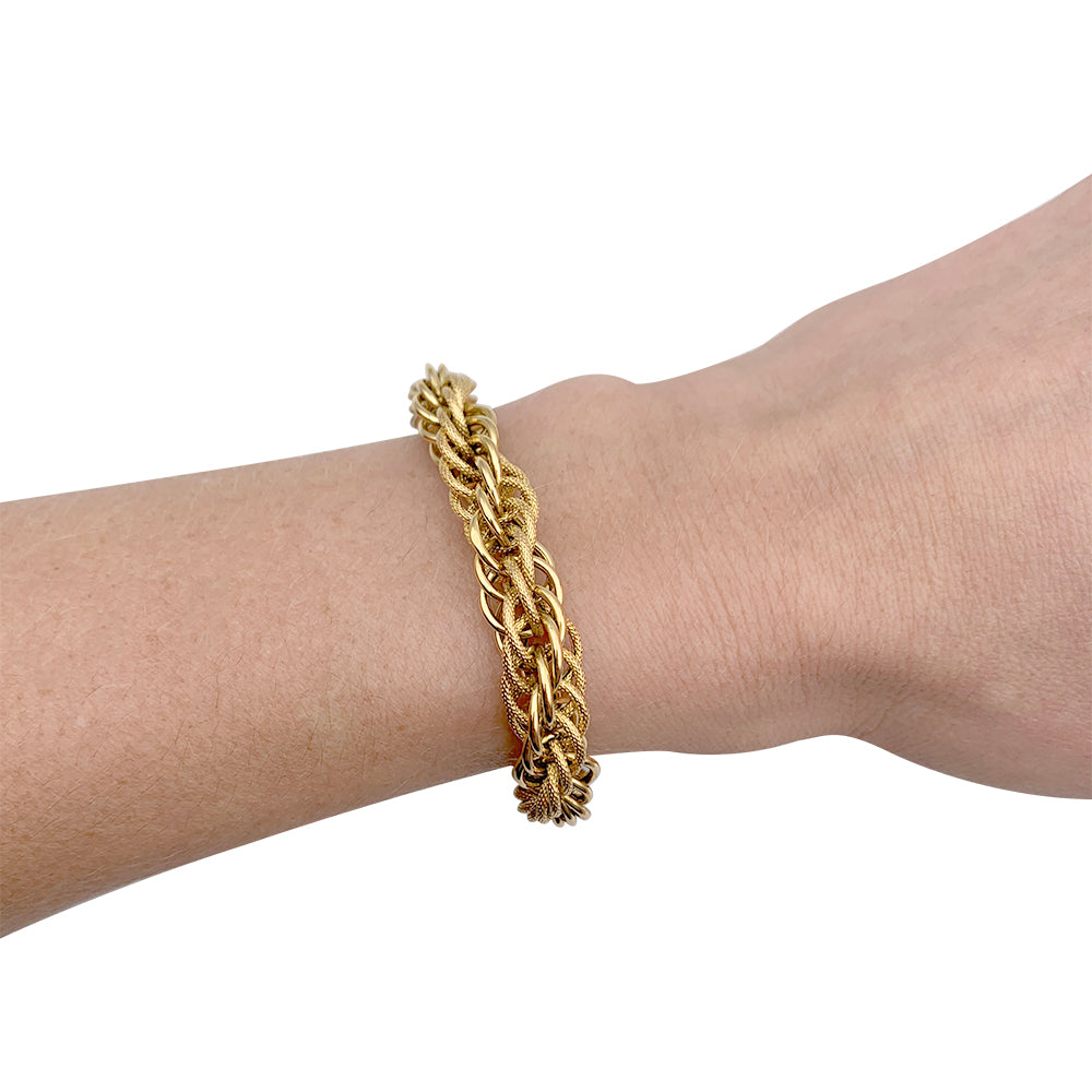 Yellow gold bracelet with fancy mesh