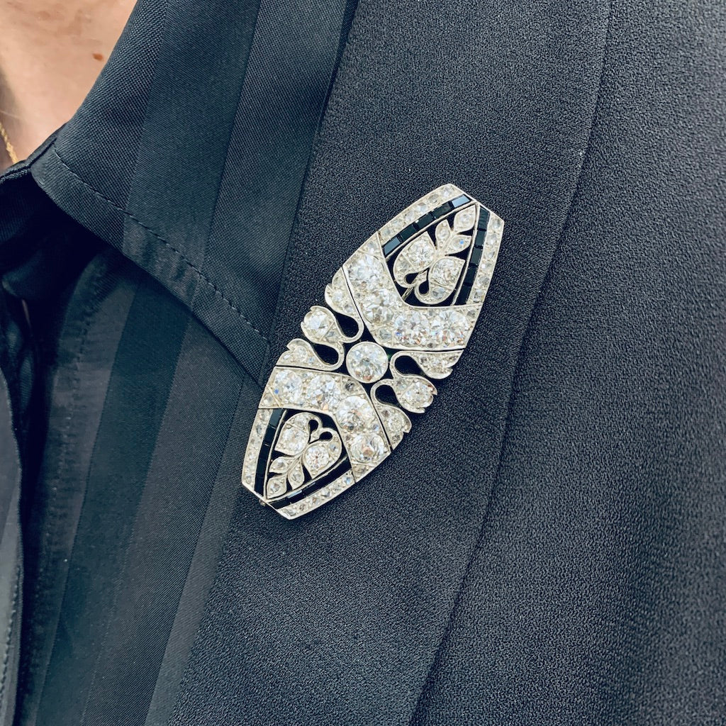 Art Deco brooch in platinum set with diamonds and onyx