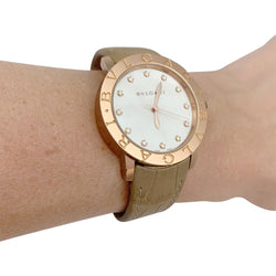 Montre Bulgari, "BB33", or rose, nacre et diamants. - Castafiore