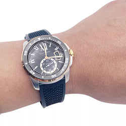 Montre Cartier Calibre en or et acier sur bracelet caoutchouc. - Castafiore