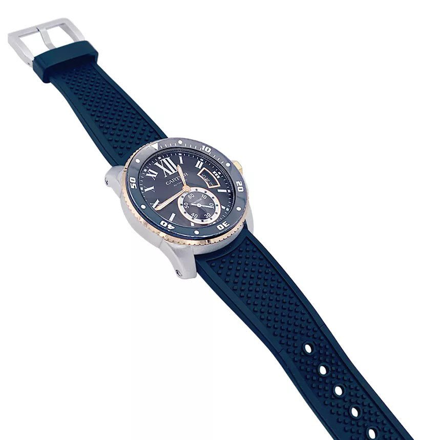 Montre Cartier Calibre en or et acier sur bracelet caoutchouc. - Castafiore