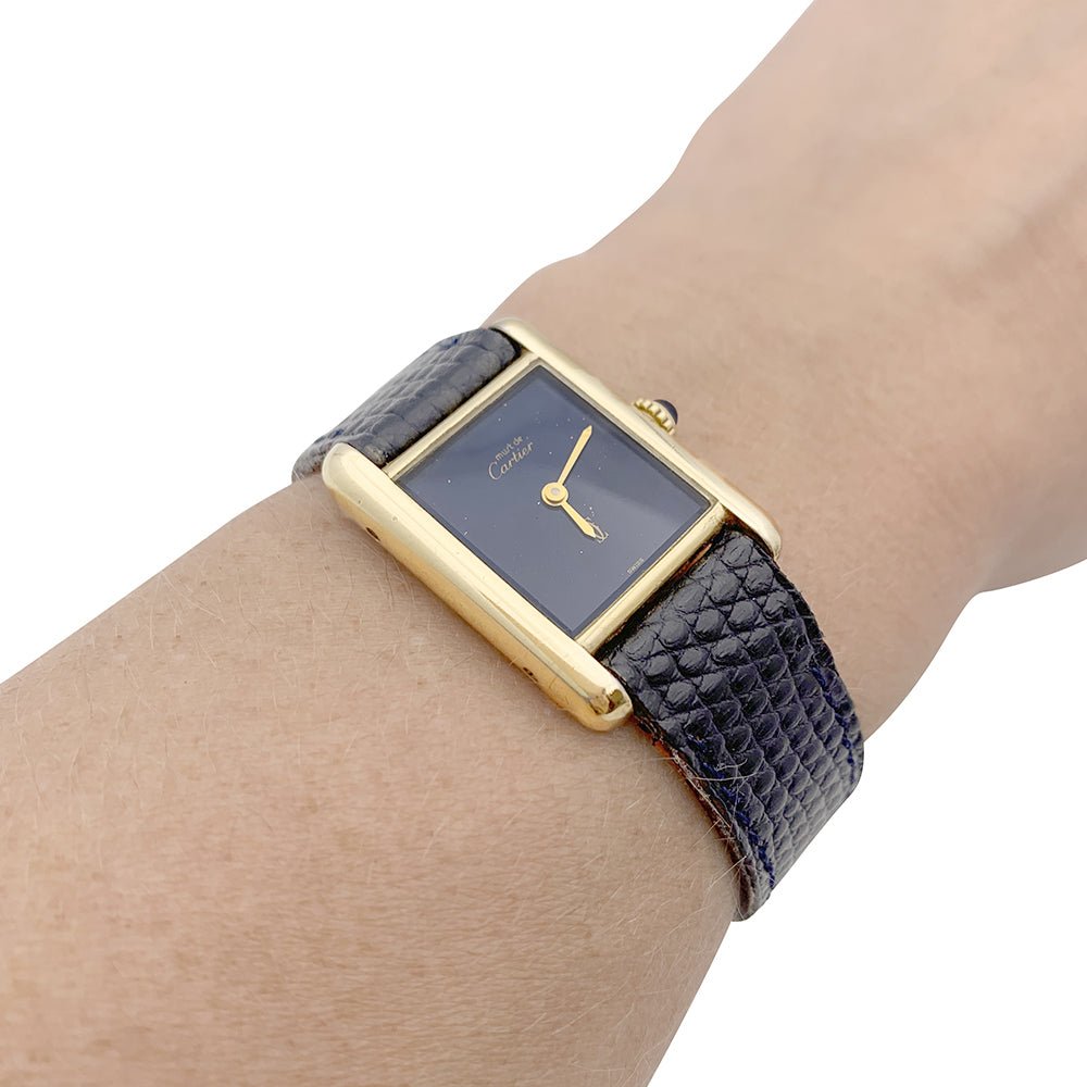 Montre CARTIER "Tank Must" argent plaqué or, cadran laqué bleu. - Castafiore