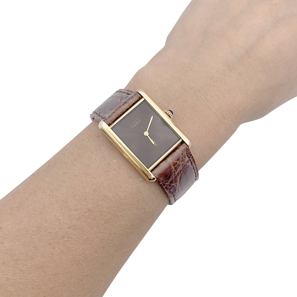 Montre CARTIER "Tank Must" argent plaqué or, cadran laqué marron. - Castafiore