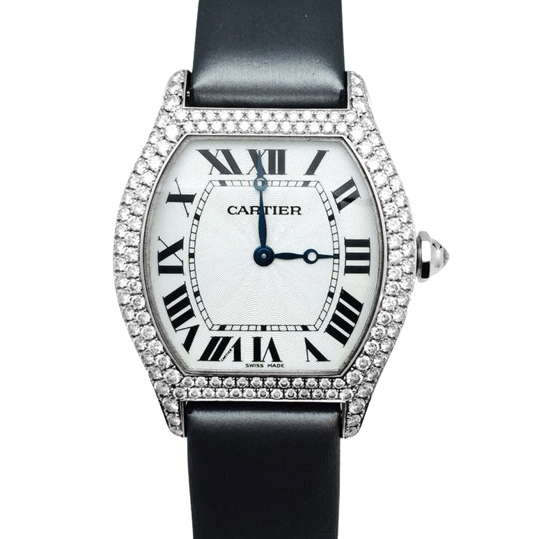Montre CARTIER "Tortue", en or blanc et diamants sur satin - Castafiore