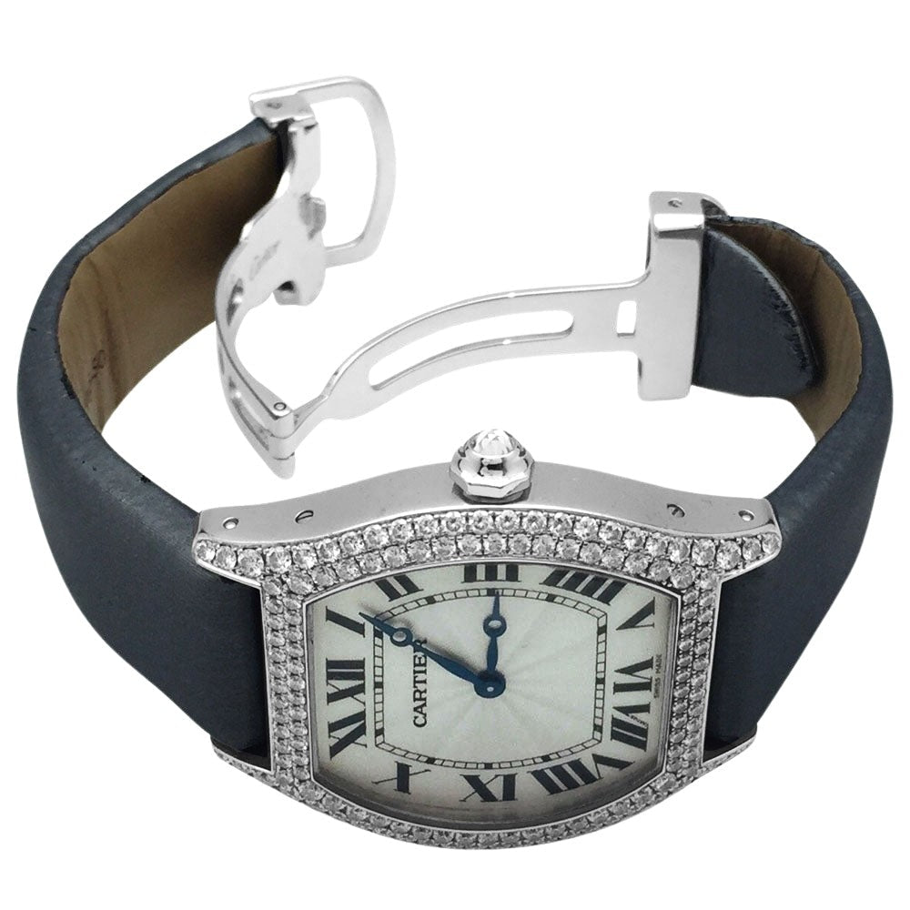 Montre CARTIER "Tortue", en or blanc et diamants sur satin - Castafiore