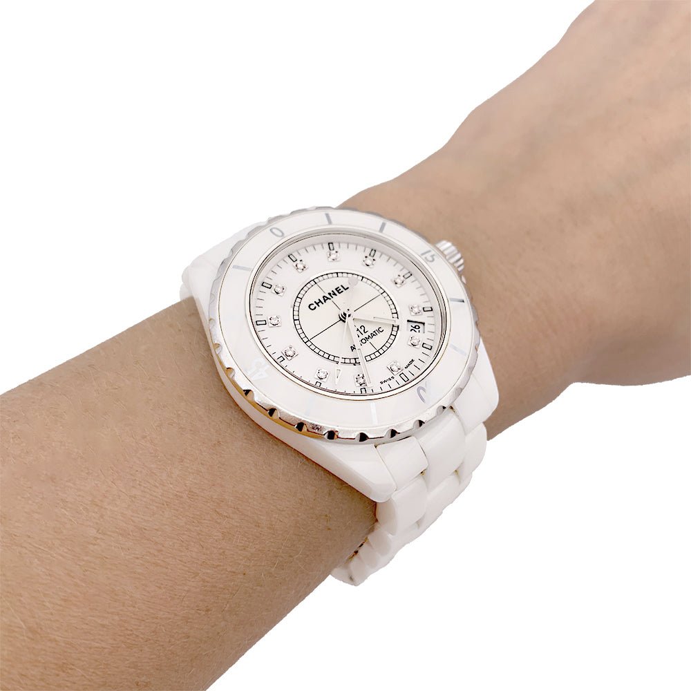 Montre CHANEL "J12" céramique blanche et diamants. - Castafiore