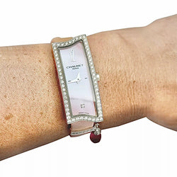 Montre CHAUMET "Frisson" en or blanc, diamants, nacre et tourmaline - Castafiore