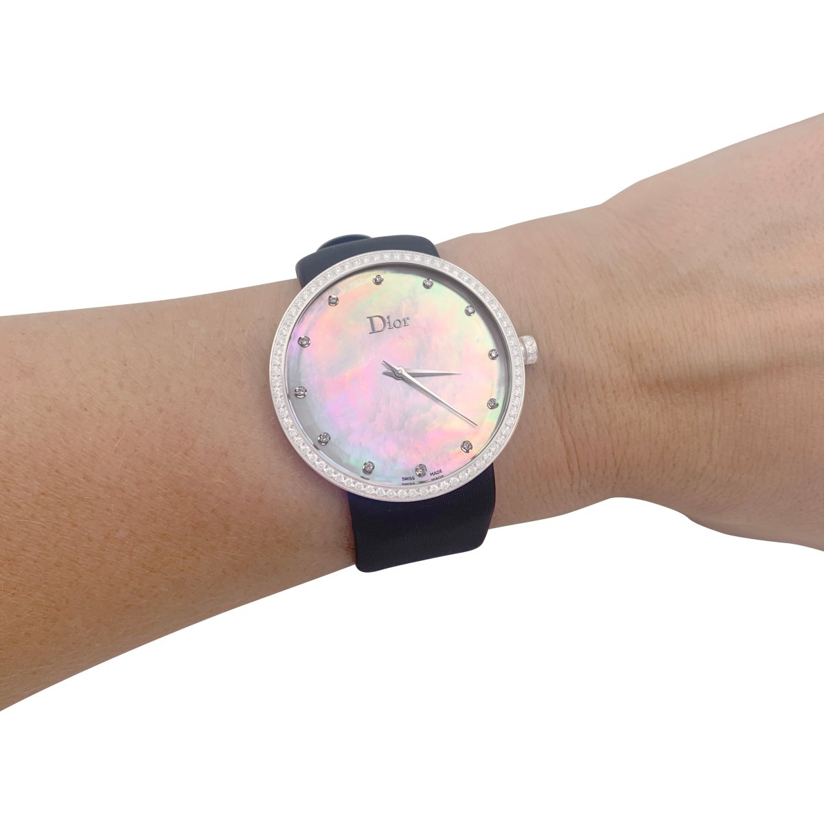 Montre DIOR "La D de Dior" en acier, nacre et diamants - Castafiore