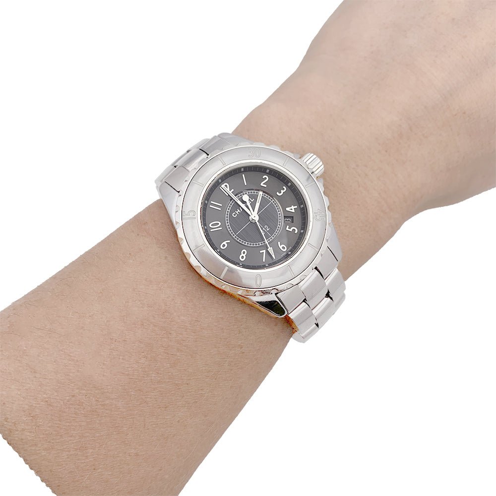 Montre Quartz CHANEL "J12 Chromatic" en acier céramique de titane - Castafiore