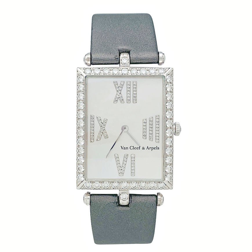 Montre VAN CLEEF & ARPELS "Classique Arpels" en or blanc, diamants, nacre et satin - Castafiore