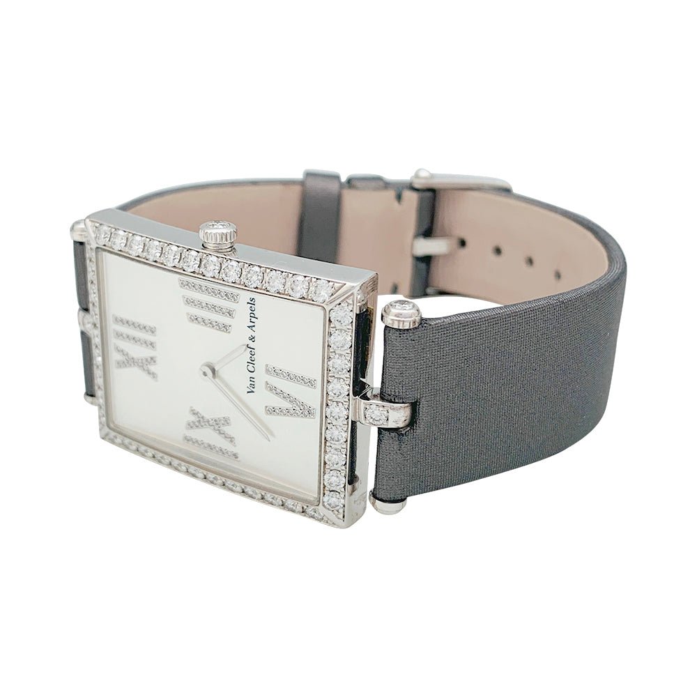 Montre VAN CLEEF & ARPELS "Classique Arpels" en or blanc, diamants, nacre et satin - Castafiore