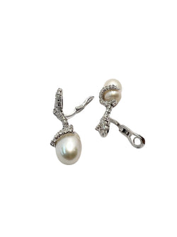 Orecchini oro 18 kt con diamanti naturali e perle, scritta Coppini. - Castafiore