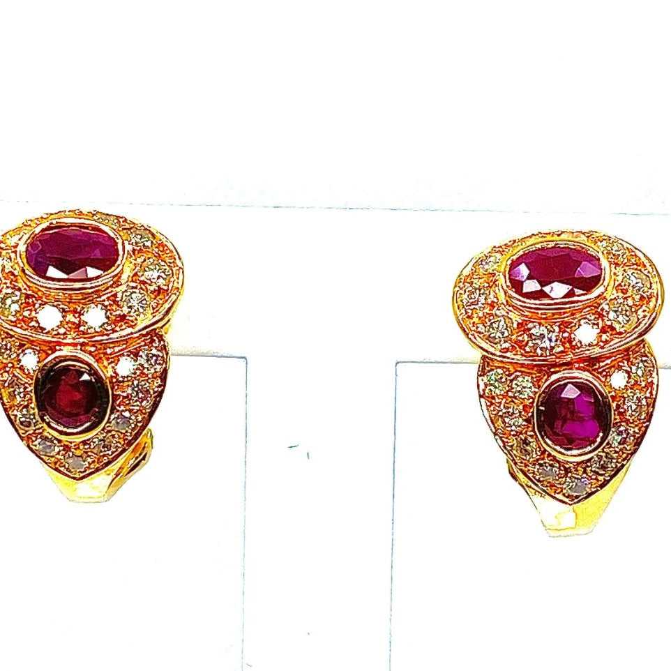 Paire de boucles d’oreilles en or jaune 18 carats en rubis et diamants - Castafiore