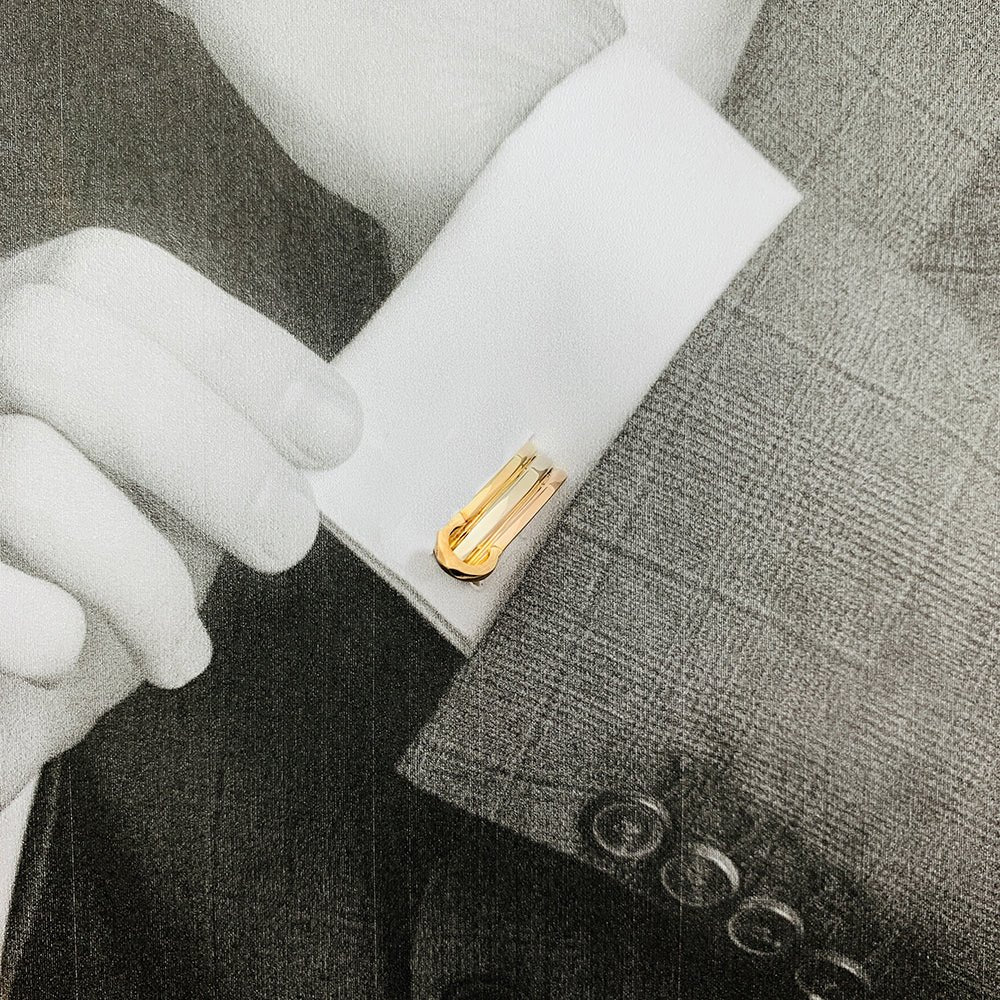 Paire de boutons de manchettes CARTIER "Mini Ressort CC" trois ors. - Castafiore