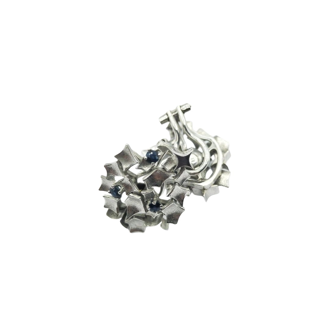 Paire de clip d'oreilles en or gris 18K saphirs ronds facettés - Castafiore