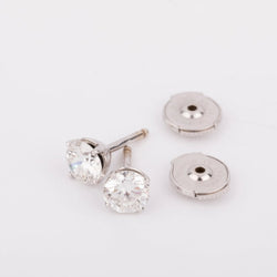 Paire de puce en diamant sur or gris 4 griffes - Castafiore