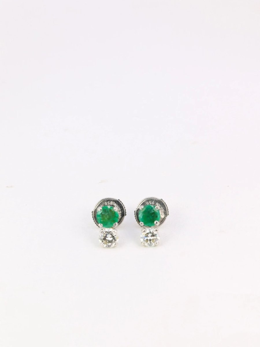 Paire de puces d'oreilles vintage en or blanc, diamants et émeraudes - Castafiore