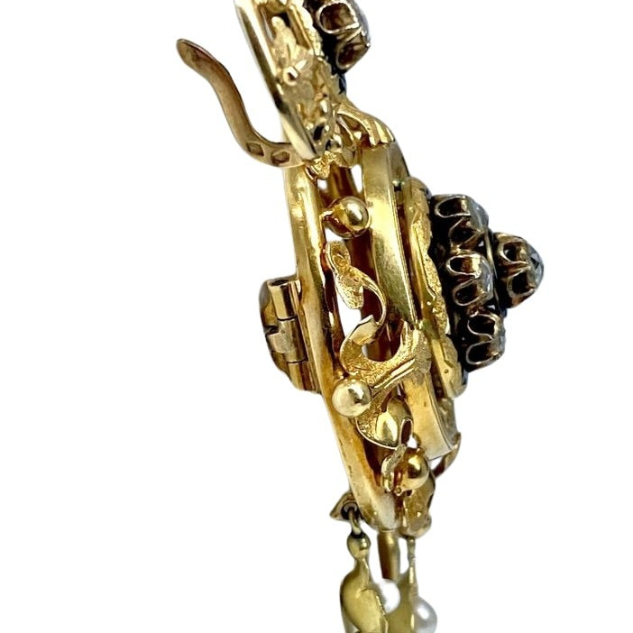 Parure:broche et boucles d’oreilles en or 18 carats, émail, diamants et perles.Napoléon III - Castafiore