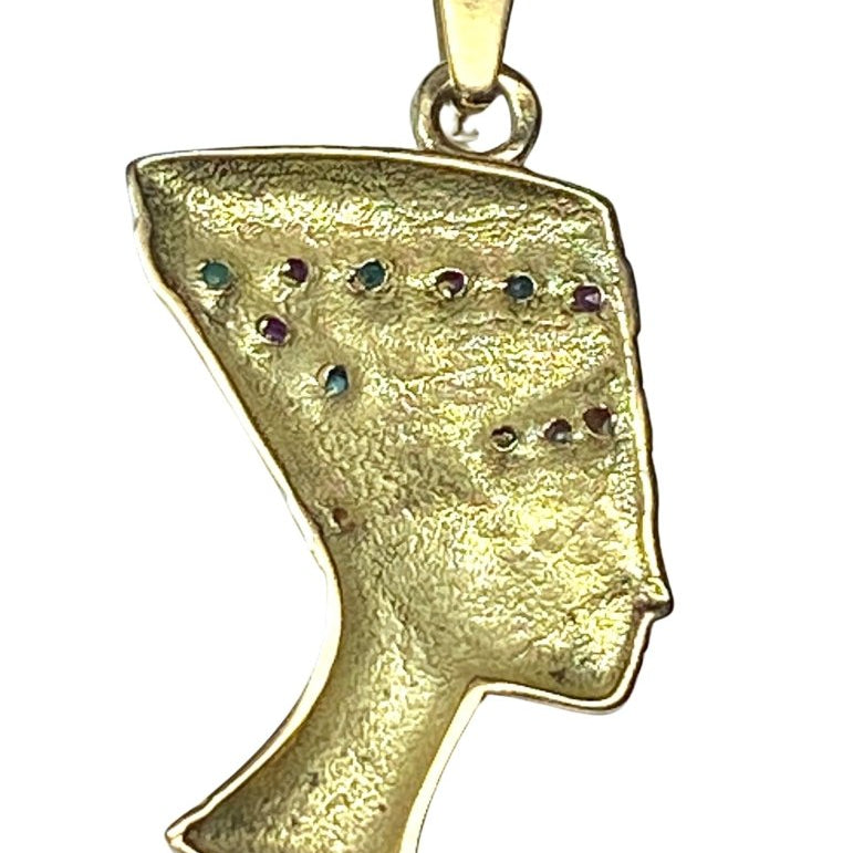 Pendentif à profil d'égyptien en or jaune, rubis, émeraudes et diamants - Castafiore