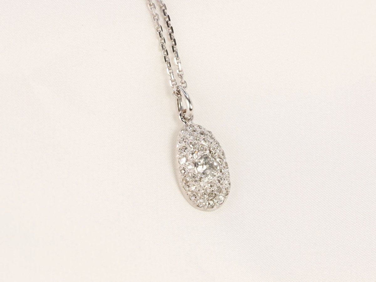 Pendentif ancien ovoide en or blanc et diamants taille ancienne - Castafiore