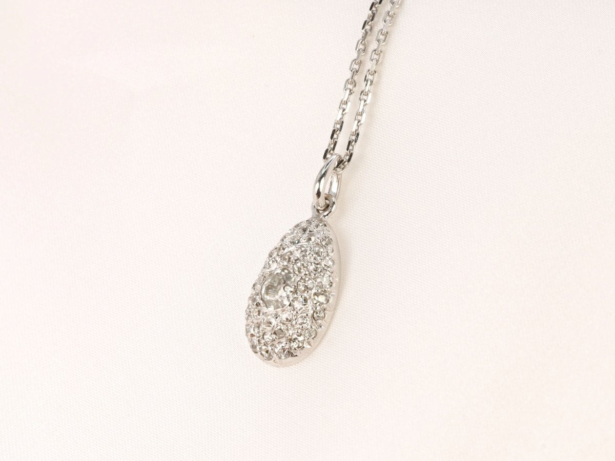 Pendentif ancien ovoide en or blanc et diamants taille ancienne - Castafiore