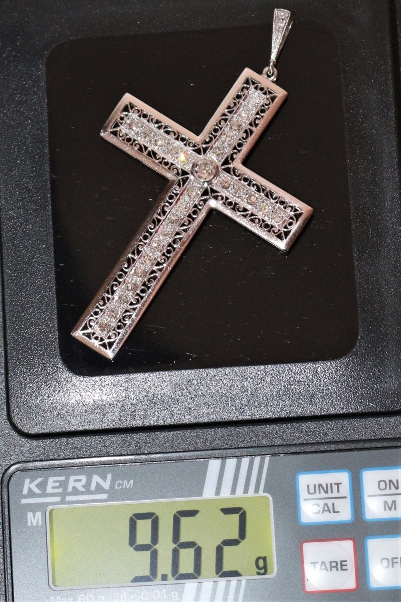 Pendentif Croix En Platine Et Diamants Art Déco - Castafiore