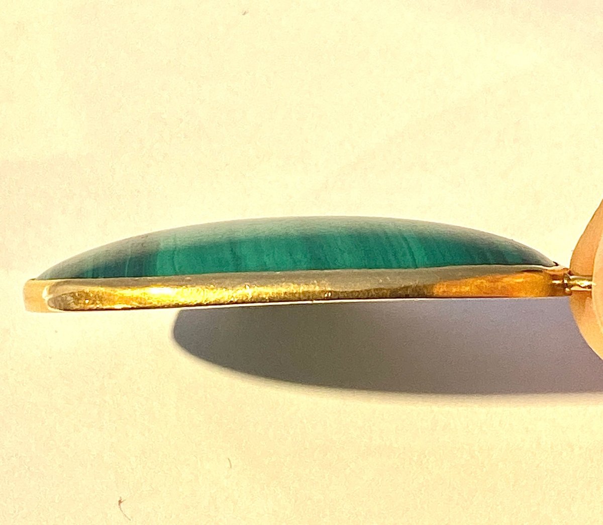 Pendentif en or jaune 18 carats orné d’une malachite - Castafiore