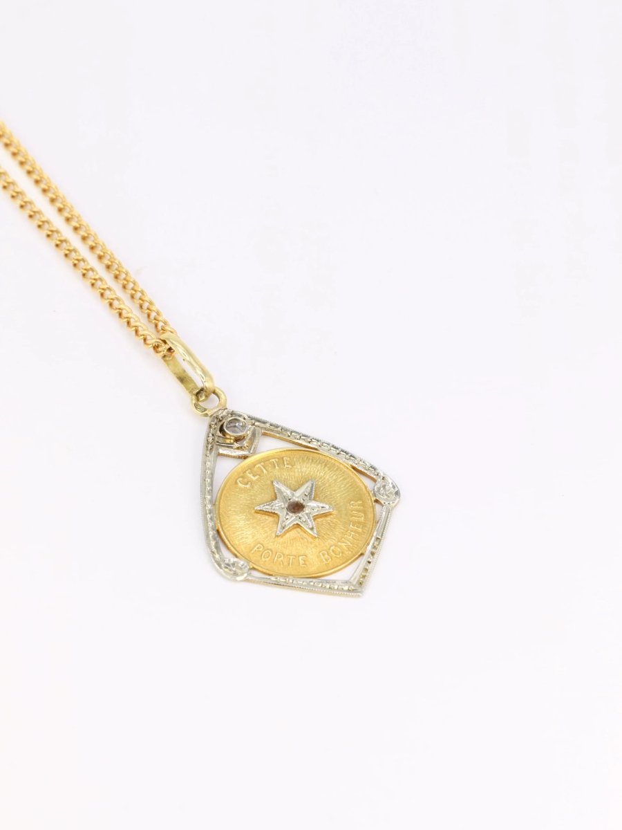 Pendentif vintage “Cette Etoile Porte Bonheur” en or et diamants - Castafiore