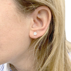 Puces d'oreilles en or jaune, diamants. - Castafiore