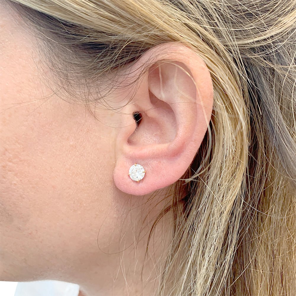 Puces d'oreilles en or jaune, diamants. - Castafiore