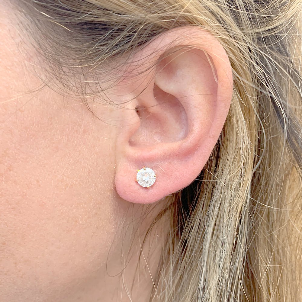 Puces d'oreilles en or jaune, diamants. - Castafiore