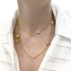 Sautoir transformable Chanel, “Les Infinis de Camélia”, en or rose, diamants. - Castafiore