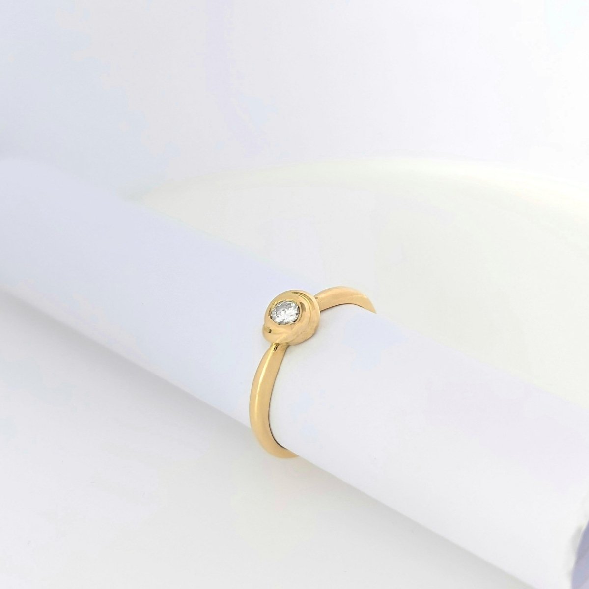 Solitaire d’inspiration florale en or jaune et diamant - Castafiore