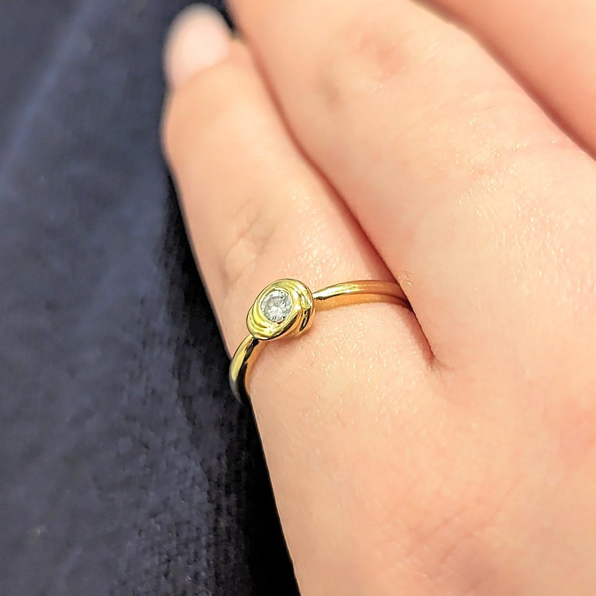 Solitaire d’inspiration florale en or jaune et diamant - Castafiore
